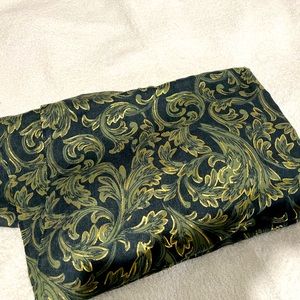 Green lightweight scarf